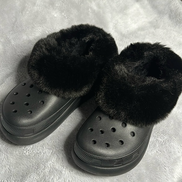 CROCS FUREVER CRUSH SHOE - Picture 4 of 5